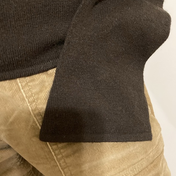 Sz. Sm dk. Brown Turtleneck Sweater - Picture 3 of 3